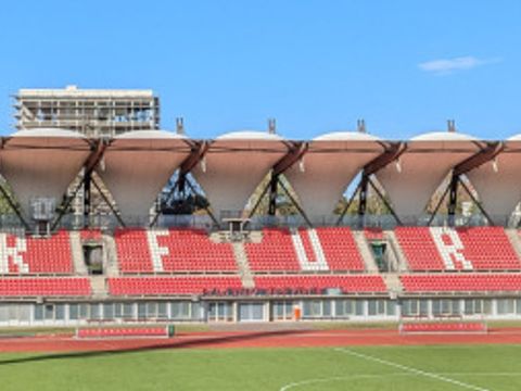 Erfurt-Schriftzug auf einer Zuschauertribüne in einem Stadion