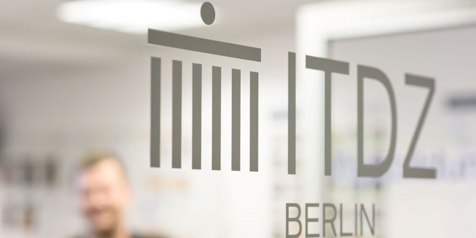 Nahaufnahme von einem Druck des Logos des ITDZ