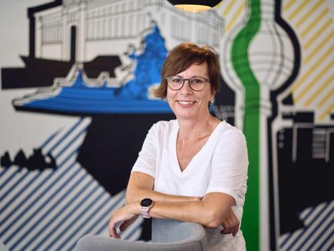 Sabine Carras lächelt in die Kamera