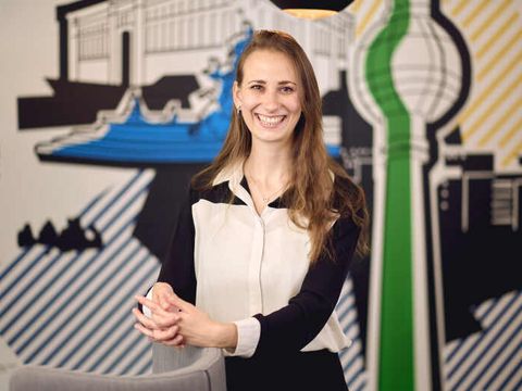 Saskia Glimm lächelt in die Kamera
