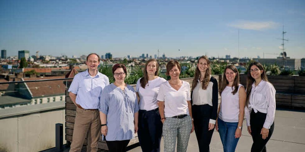Unsere Ausbildungsleitung auf unserer Dachterrasse