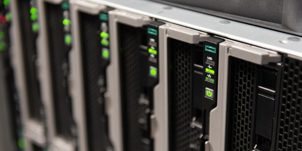 Server mit grünen Lichtern