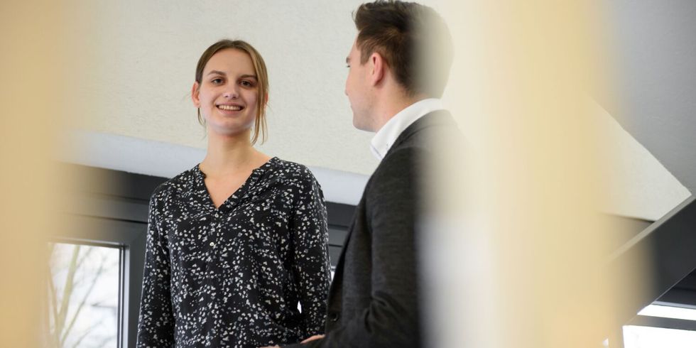 Celine und ein Angestellter