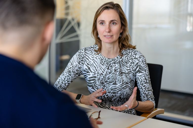 Dörthe Rogalli im Interviewgespräch