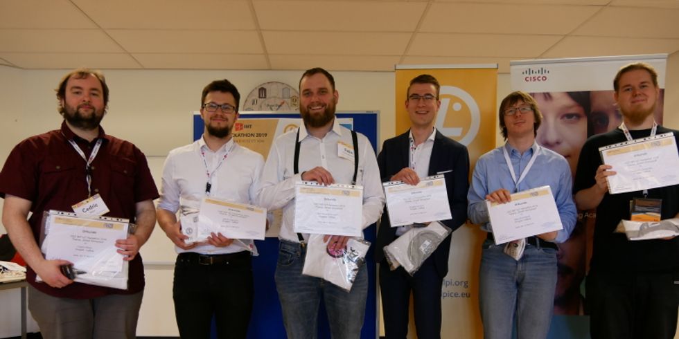 Unser Team beim Hackathon im OSZ